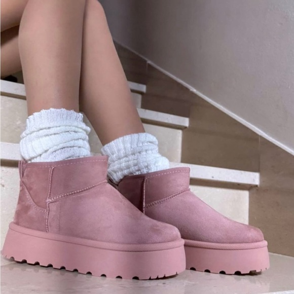 Rouge NWT Adult Suede Round Toe Platform blush pink Booties. Size 9. 🩷🩷 - Picture 1 of 5